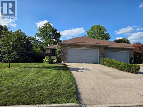 9690 Menard Street, Windsor, ON, N8P1G5 | Card Image
