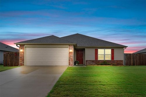 829 S Katlyn Dr, Siloam Springs, AR, 72761-4098 | Card Image