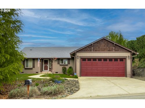867 N Summerwood St, Roseburg, OR, 97471-8307 | Card Image