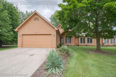 228 Glenwood Avenue, Condo with 2 bedrooms, 2 bathrooms and null parking in Fenton MI | Image 1