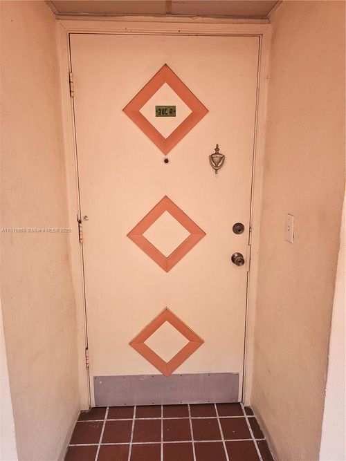 apt-205a-215 Se 3rd Ave, Hallandale Beach, FL, 33009-5604 | Card Image