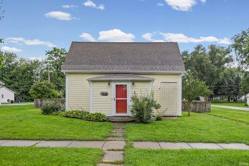 610 S Wood St, Brookston, IN, 47923-8452 | Card Image