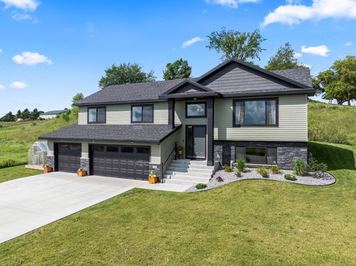 600 Mulligan Dr, Zumbrota, MN, 55992-2900 | Card Image