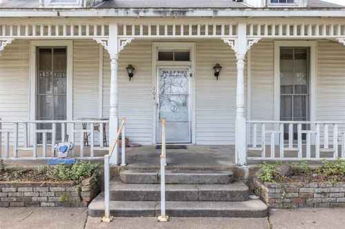 104 6th St, Glidden, TX, 78943-4535 | Card Image