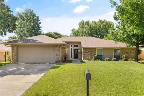 5102 Overridge Dr, Arlington, TX, 76017-1243 | Card Image