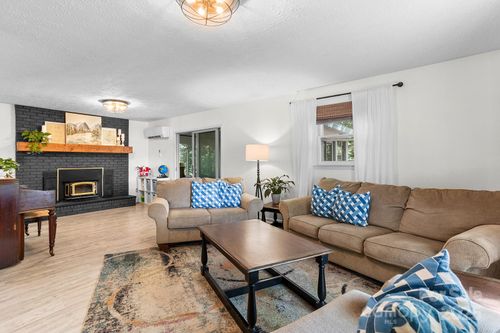 21 Fox Run Dr, Hendersonville, NC, 28792-7231 | Card Image