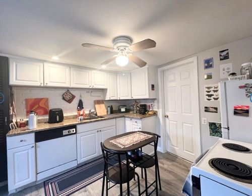 2f-249 Hurley St, Cambridge, MA, 02141-2176 | Card Image