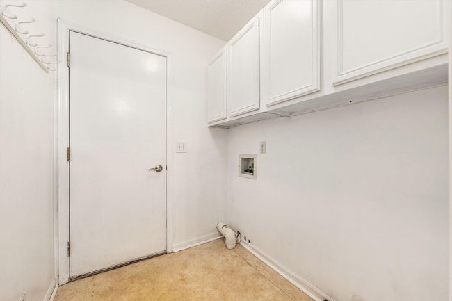 1077 Wedgewood Dr, Condo with 2 bedrooms, 3 bathrooms and null parking in Plainwell MI | Image 9