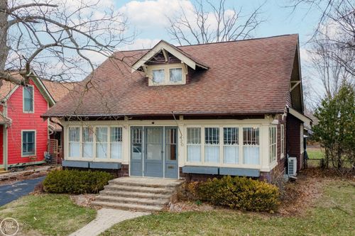 420 W 2nd St, Rochester, MI, 48307-1904 | Card Image
