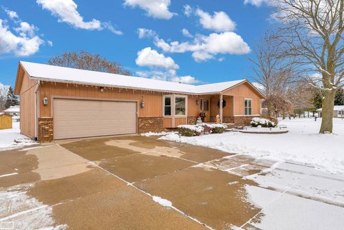 415 W Winds Dr, Almont, MI, 48003-8932 | Card Image