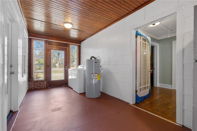 1 bedroom unit bonus space with laundry | Image 23