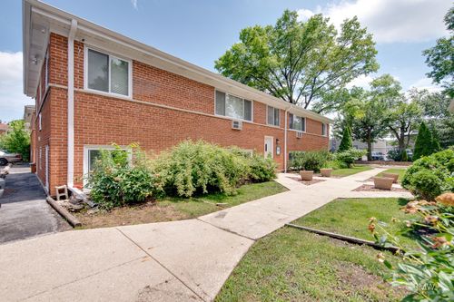 1n-32 N Main Street, Glen Ellyn, IL, 60137 | Card Image