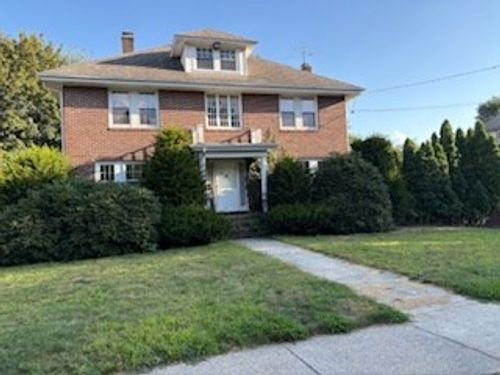 19 Stoneleigh Rd, Watertown, MA, 02472-1331 | Card Image