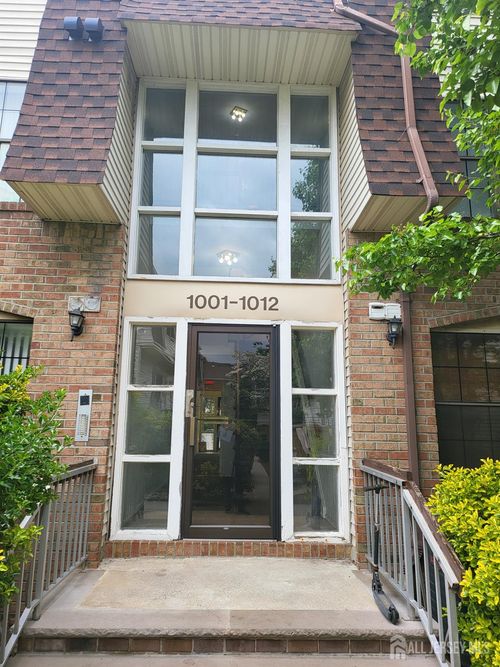 1002 Hidden Village Dr, Perth Amboy, NJ, 08861-3371 | Card Image