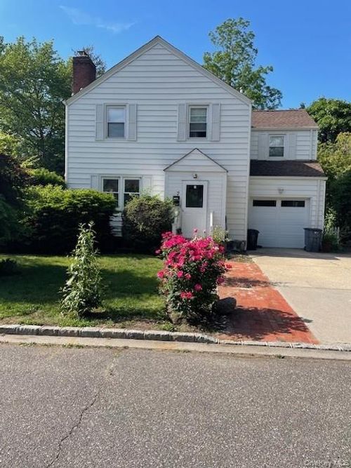 7 Appletree Ln, Great Neck, NY, 11024-1925 | Card Image