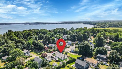 395 Linnet St, Greenport, NY, 11944 | Card Image