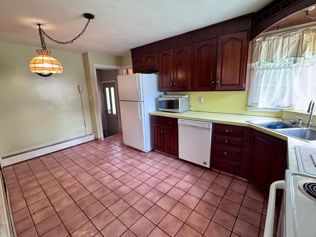 30 Chestnut Dr, House other with 3 bedrooms, 2 bathrooms and null parking in Windsor CT | Image 5