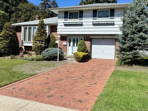 20 Shelbourne Ln, Commack, NY, 11725-2622 | Card Image