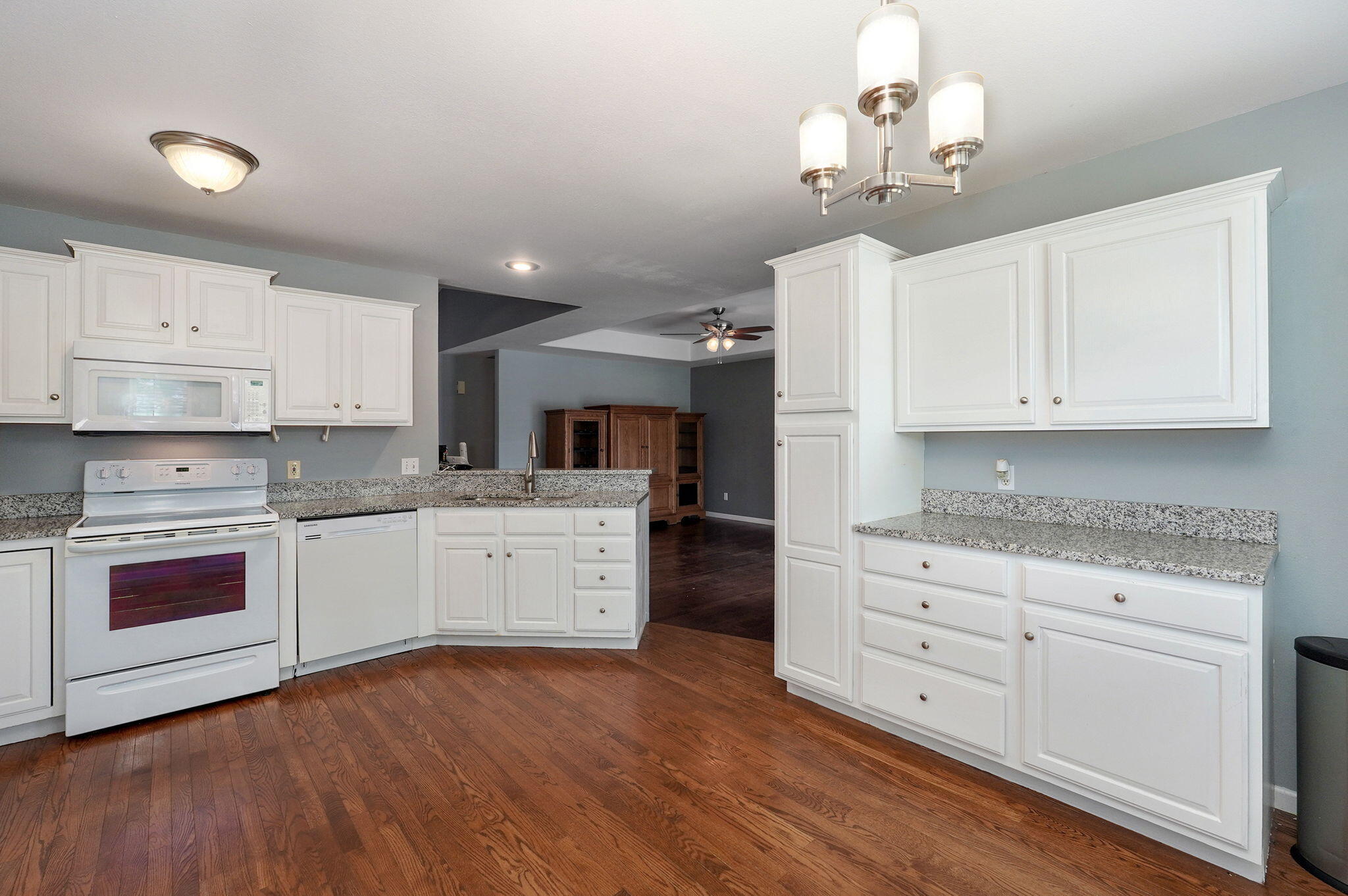 Parkway Dr, Mount Vernon, MO 65712