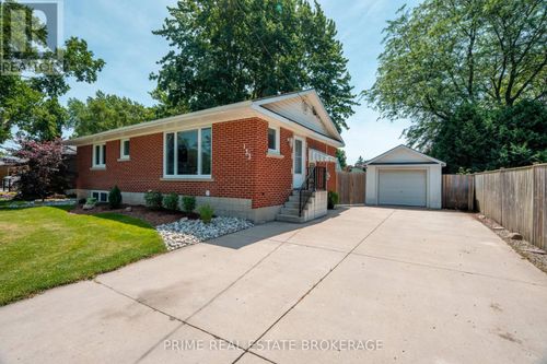 133 Sanders St E, Exeter, ON, N0M1S1 | Card Image