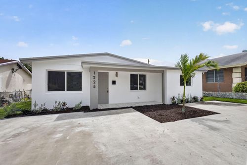 1225 W 32 Street, Riviera Beach, FL, 33404 | Card Image