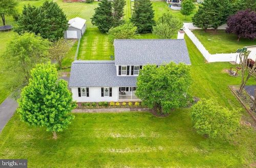 333 Montmorency Dr, Bunker Hill, WV, 25413-2533 | Card Image