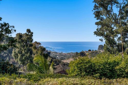 8070 La Jolla Scenic Dr N, La Jolla, CA, 92037-2215 | Card Image