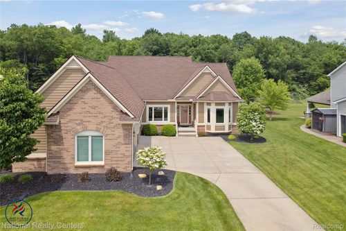 10727 Bouldercrest Dr, South Lyon, MI, 48178-8199 | Card Image