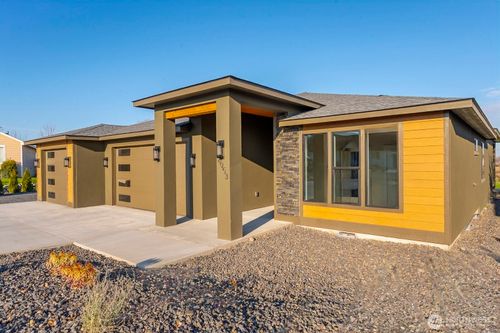 2053 Road H.2 Ne, Moses Lake, WA, 98837-8783 | Card Image