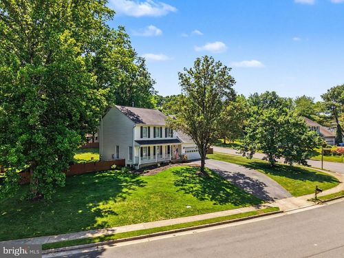 8019 Oak Bridge Ln, FAIRFAX STATION, VA, 22039-3409 | Card Image