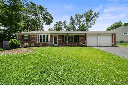 106 Bellechasse Dr, Chesterfield, MO, 63017-2323 | Card Image