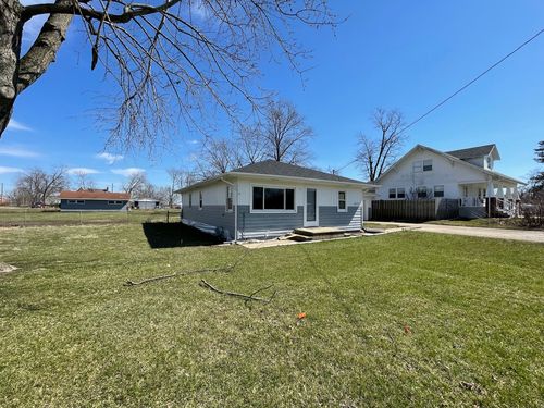 30495 Armstrong Rd, Armstrong, IL, 61812-6891 | Card Image