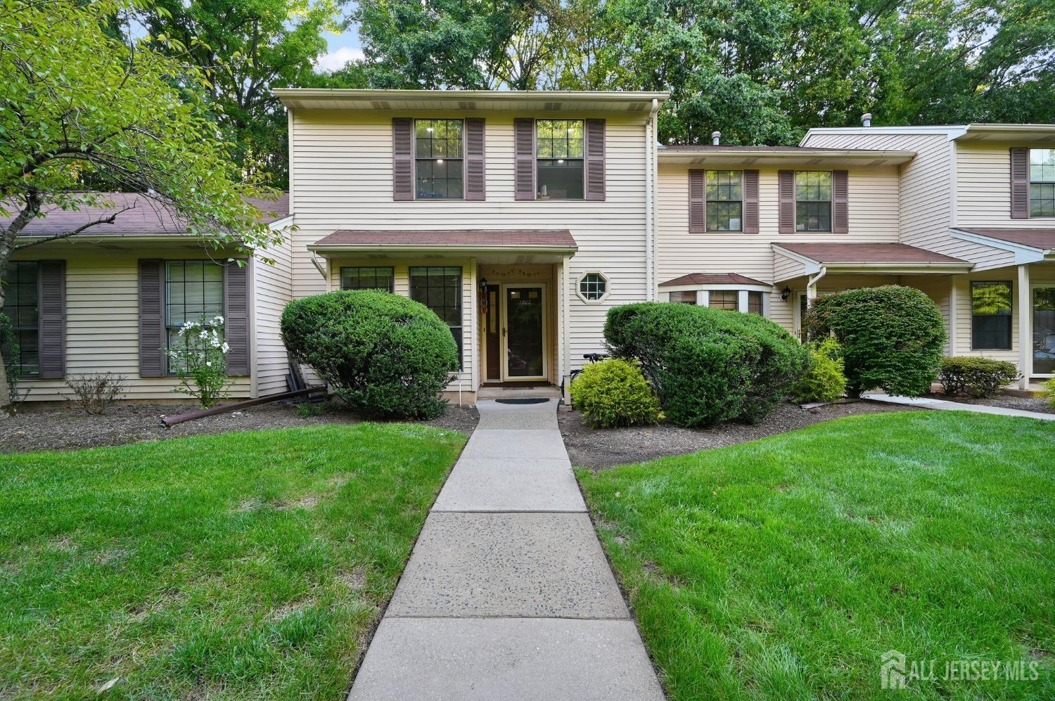 Timber Oaks Rd, Edison, NJ 08820
