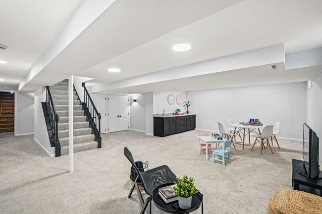 Lower level finished rec area | Image 37