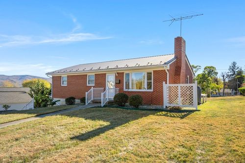 945 N 5th St, Wytheville, VA, 24382-1131 | Card Image