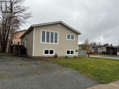 1 Glendenning Pl, Home with 5 bedrooms, 2 bathrooms and null parking in Mount Pearl NL | Image 1