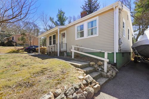 47 Cliff Rd, Bourne, MA, 02532-4205 | Card Image