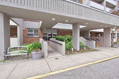 1008 - 20 William Roe Blvd, Condo with 3 bedrooms, 2 bathrooms and 1 parking in Newmarket ON | Image 2