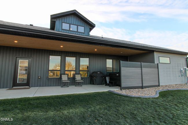 8127 Hawktree Dr, Townhouse with 3 bedrooms, 2 bathrooms and null parking in Bismarck ND | Image 62