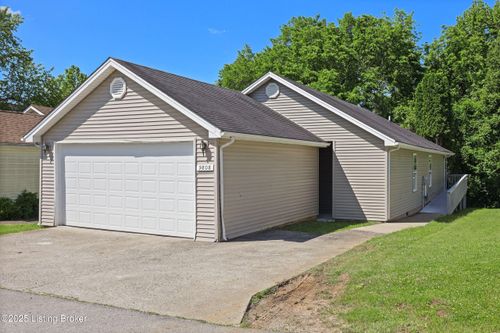 9808 Williamsborough Ln, Louisville, KY, 40291-4840 | Card Image