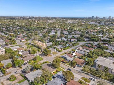 1608 Ne 34th St, House other with 4 bedrooms, 3 bathrooms and null parking in Oakland Park FL | Image 3