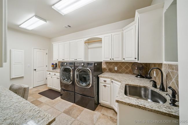 6922 Hackberry Rdg, House other with 5 bedrooms, 5 bathrooms and null parking in Owasso OK | Image 41