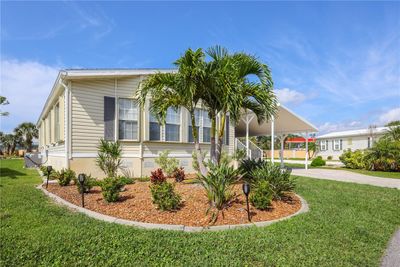 979 - 2100 Kings Highway, House other with 2 bedrooms, 2 bathrooms and null parking in Port Charlotte FL | Image 2