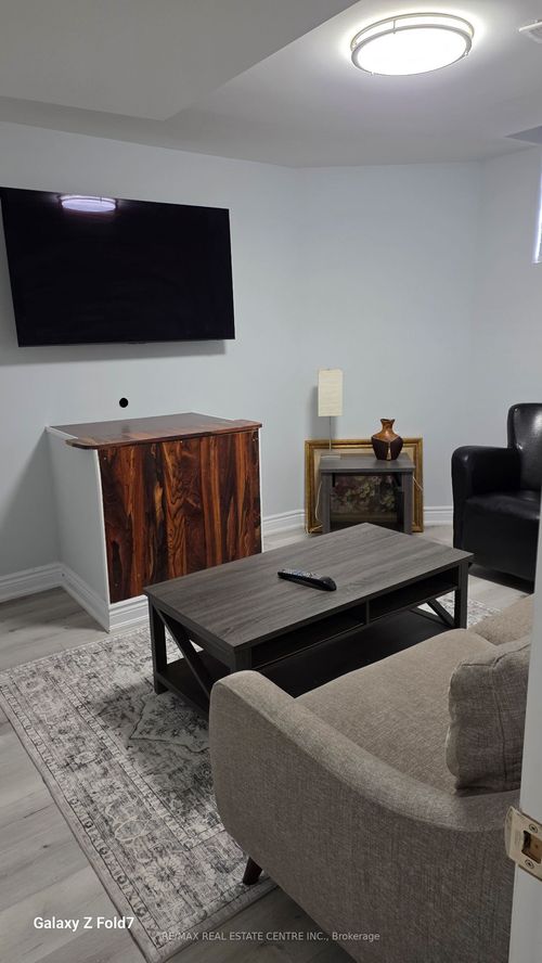 726 Dolby Cres, Milton, ON, L9T5L7 | Card Image