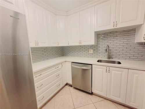 apt-713-4174 Inverrary Dr, Lauderhill, FL, 33319-4556 | Card Image