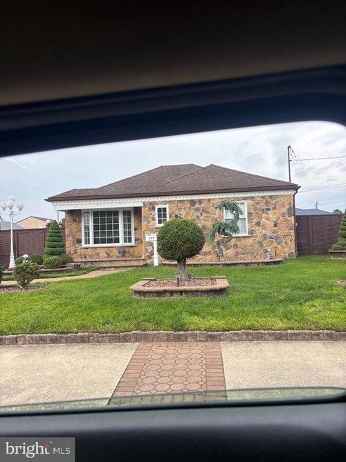 209 Marsden Ave, CARNEYS POINT, NJ, 08069-1515 | Card Image