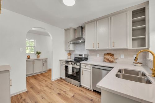 42 Great West Loop, Belton, TX, 76513-9243 | Card Image