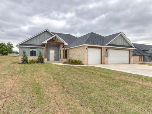 2446 Sierra Cir, Blanchard, OK, 73010-4080 | Card Image