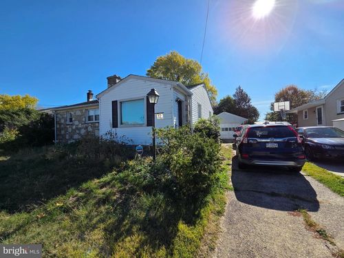 12 Collins Ln, Maple Shade, NJ, 08052-2209 | Card Image