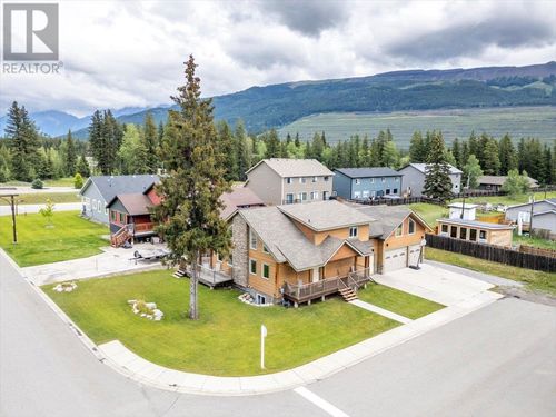2074 Golden Eagle Dr, Sparwood, BC, V0B2G2 | Card Image